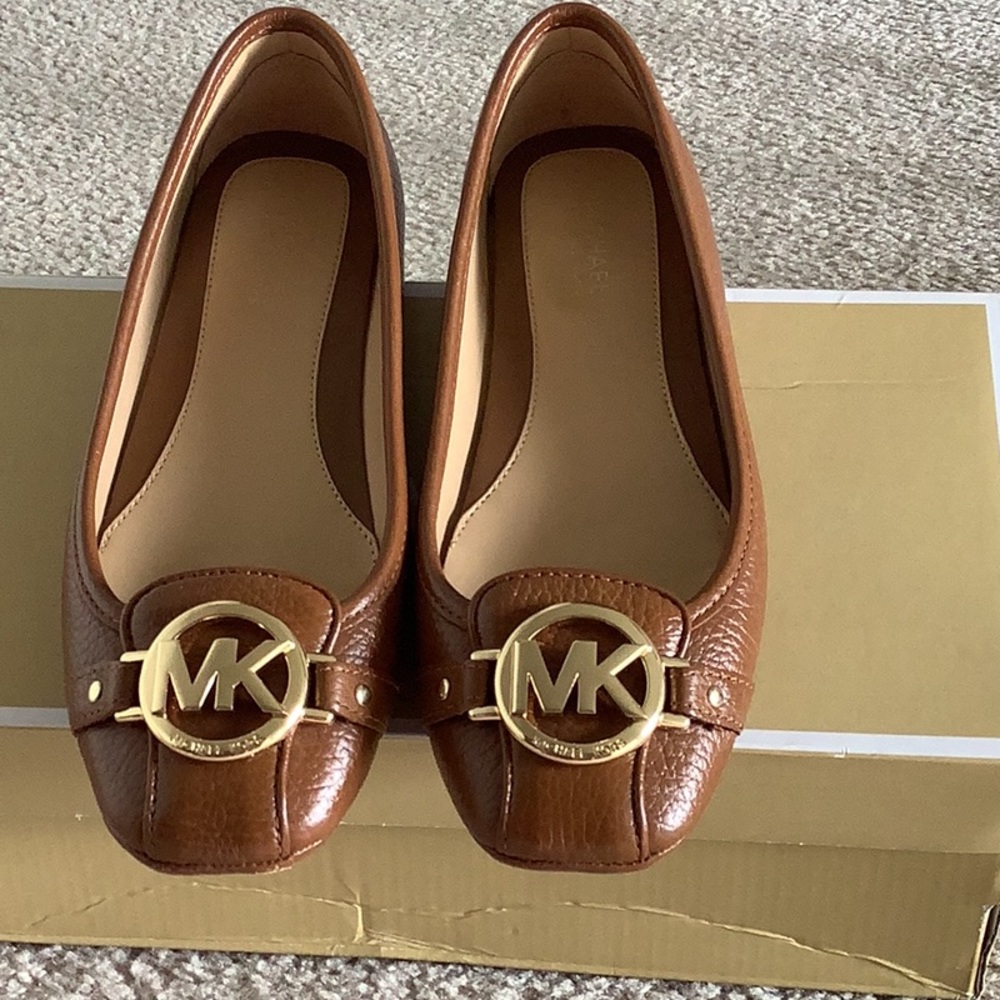 Michael Kors flat shoes .